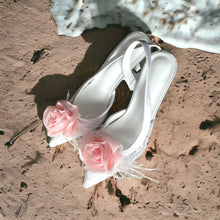 Load image into Gallery viewer, Organza Rose Fabric Flower Feather Shoes Clips, Handmade Decor - Pink