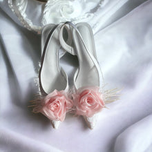 Load image into Gallery viewer, Organza Rose Fabric Flower Feather Shoes Clips, Handmade Decor - Pink